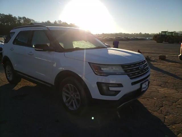 2017 Ford Explorer - Image 14