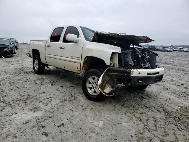 2011 Chevrolet Silverado - Image 11