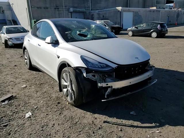 2022 Tesla Model Y VIN: 7SAYGAEE2NF329433 Lot: 83707354