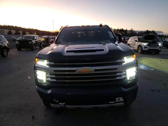2021 Chevrolet Silverado - Image 11
