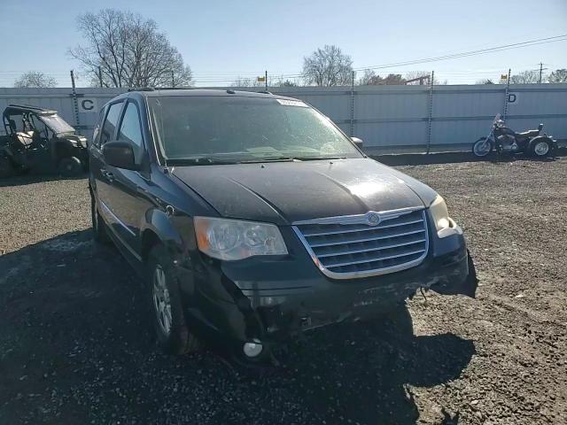 2010 Chrysler Town & Country - Image 14