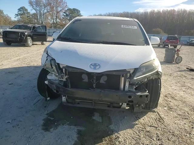 2015 Toyota Sienna - Image 11