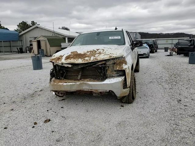 2019 Chevrolet Silverado - Image 11