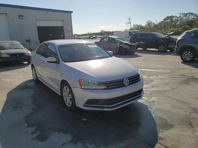 2017 Volkswagen Jetta - Image 13