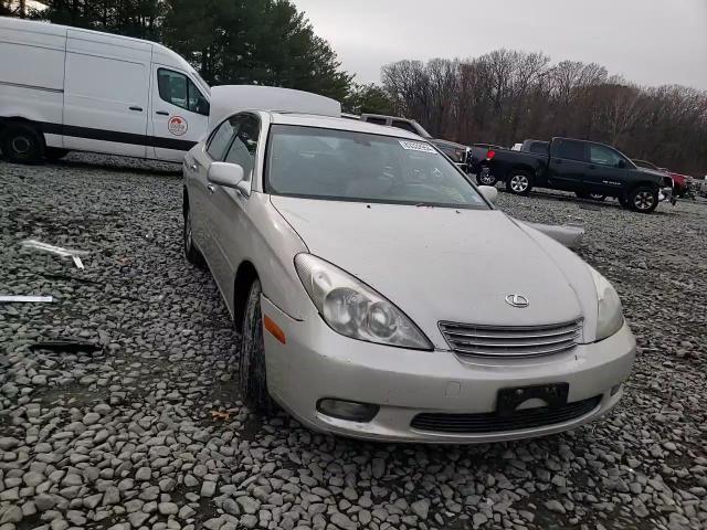 2002 Lexus ES - Image 10