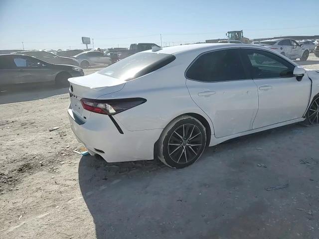 2022 Toyota Camry - Image 10
