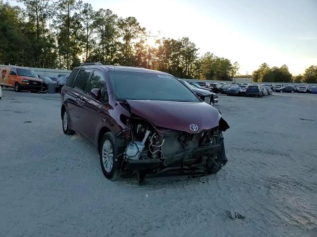 2014 Toyota Sienna - Image 12