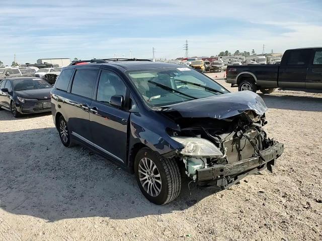 2019 Toyota Sienna - Image 12