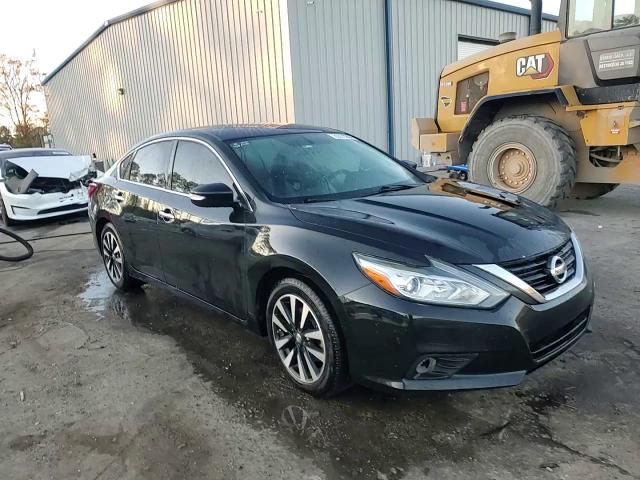 2018 Nissan Altima - Image 13
