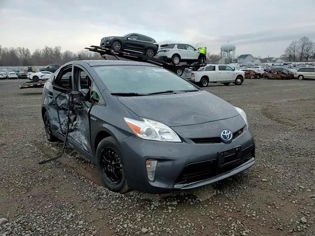 2015 Toyota Prius - Image 12