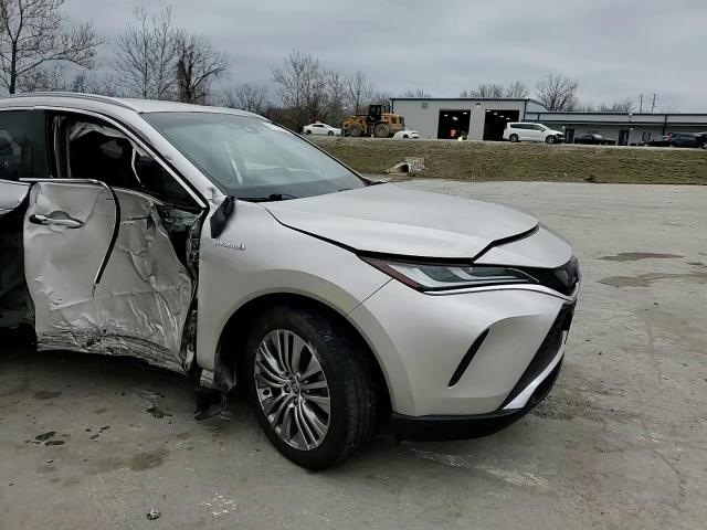 2021 Toyota Venza - Image 12