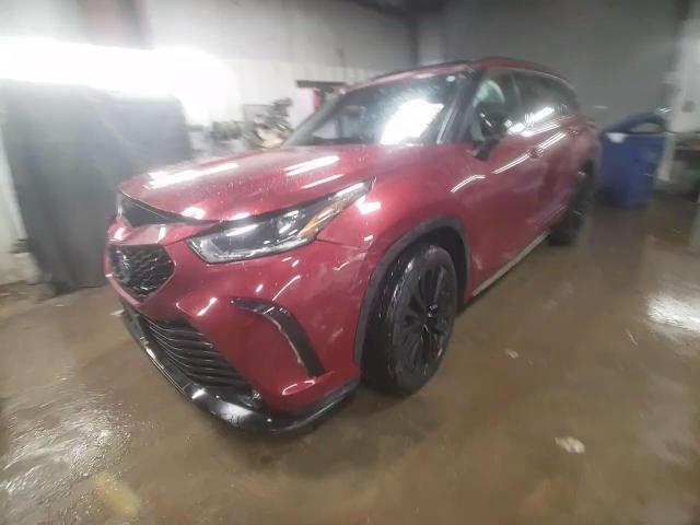 2021 Toyota Highlander - Image 13