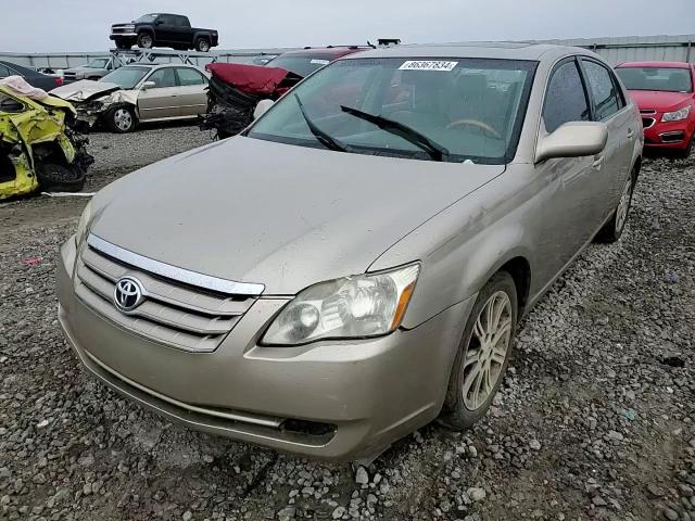 2005 Toyota Avalon - Image 11