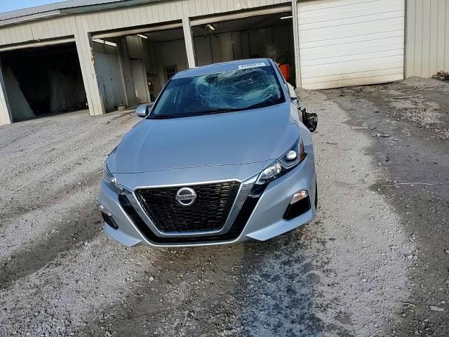 2020 Nissan Altima - Image 13