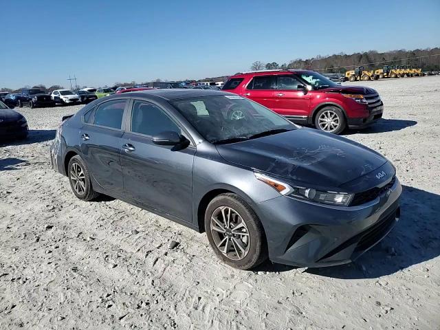 2024 Kia Forte - Image 11
