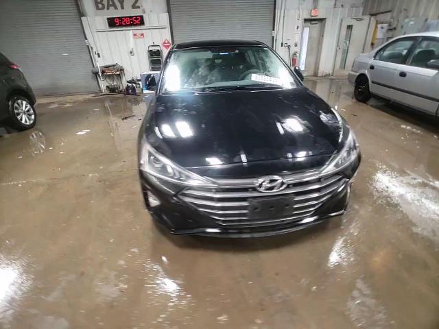 2019 Hyundai Elantra - Image 13