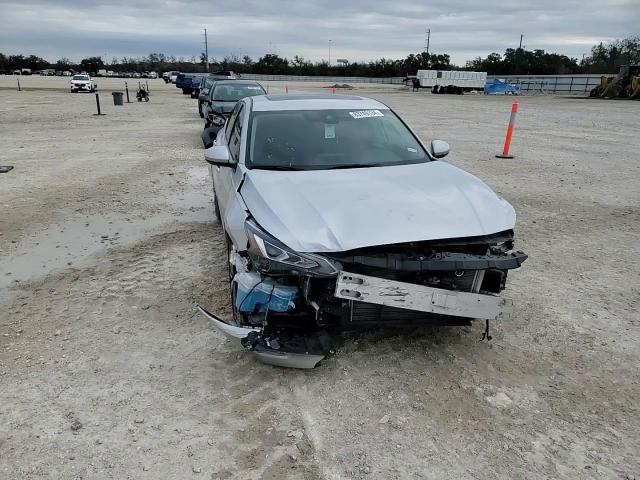 2020 Nissan Altima - Image 11