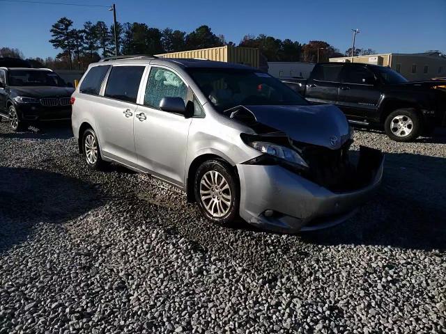 2016 Toyota Sienna - Image 14