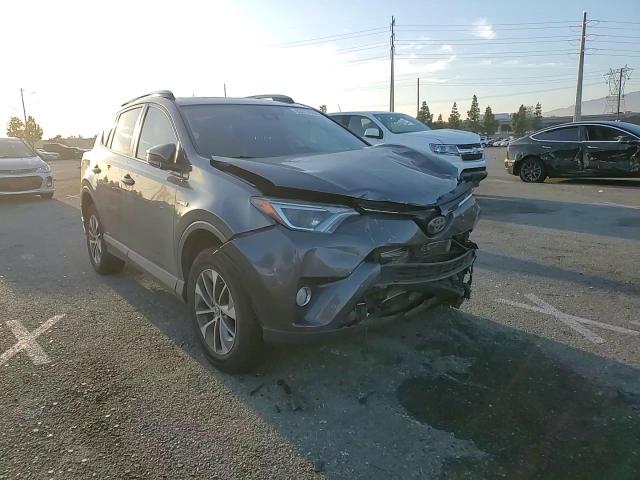 2018 Toyota RAV 4 - Image 11