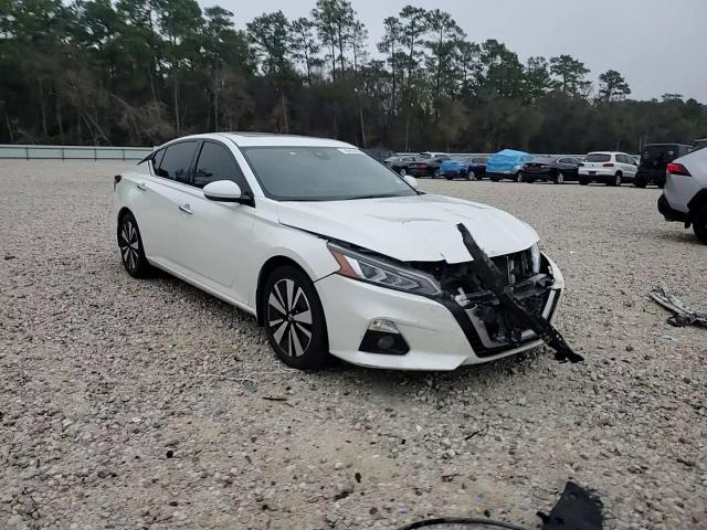 2020 Nissan Altima - Image 14