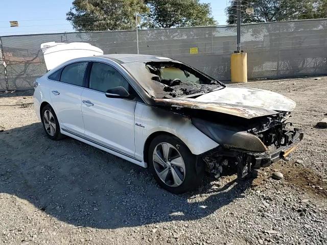 2017 Hyundai Sonata Hybrid VIN: KMHE34L16HA046975 Lot: 84906024