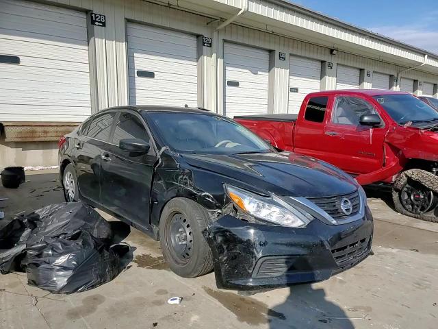 2018 Nissan Altima - Image 13