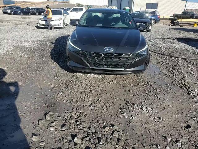 2022 Hyundai Elantra - Image 13