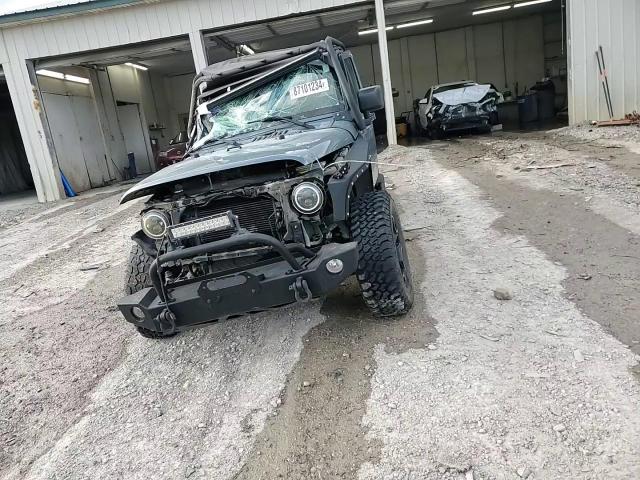 2015 Jeep Wrangler - Image 13