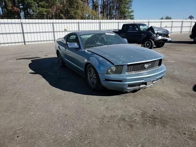 2005 Ford Mustang - Image 11
