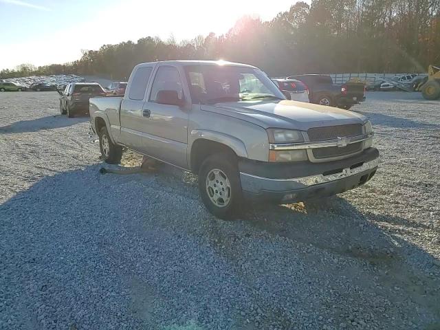2003 Chevrolet Silverado - Image 10