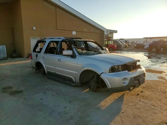 2004 Lincoln Navigator - Image 10