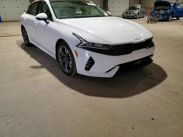 2022 Kia K5 - Image 11