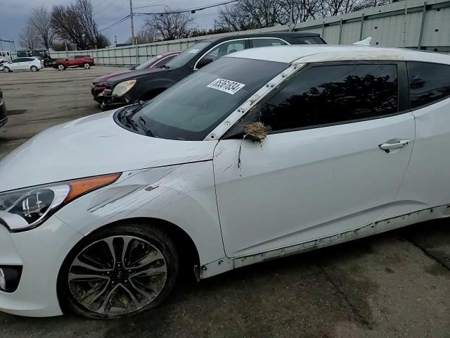 2016 Hyundai Veloster - Image 11