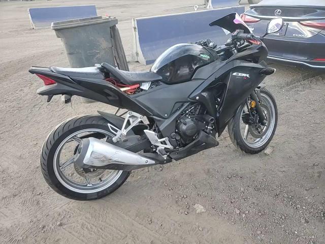 2012 Honda Cbr250 R VIN: MLHMC4102C5205628 Lot: 84236014