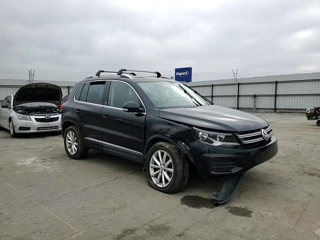 2017 Volkswagen Tiguan - Image 12