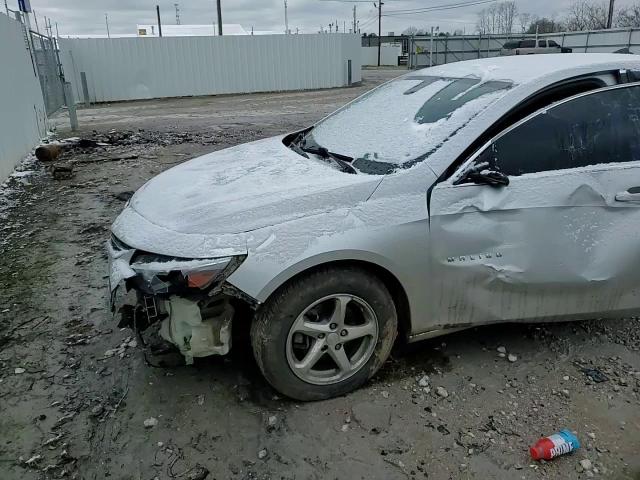 2016 Chevrolet Malibu - Image 11