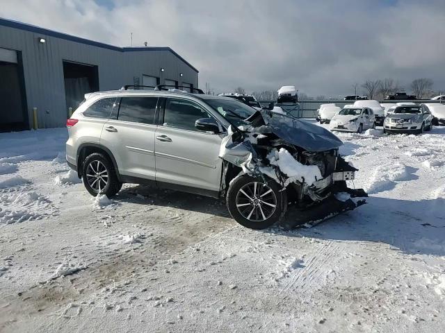 2019 Toyota Highlander - Image 12