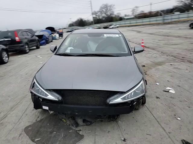 2019 Hyundai Elantra - Image 10