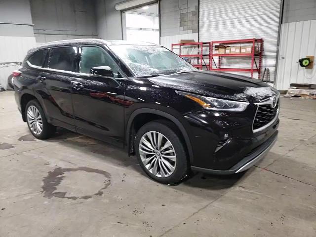 2020 Toyota Highlander - Image 12
