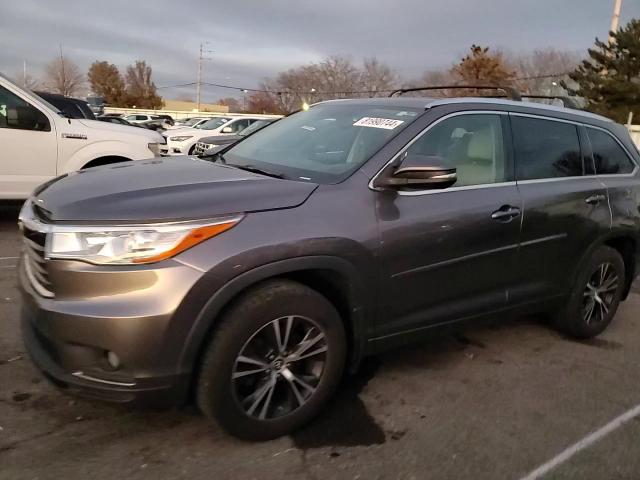 2016 Toyota Highlander - Image 11