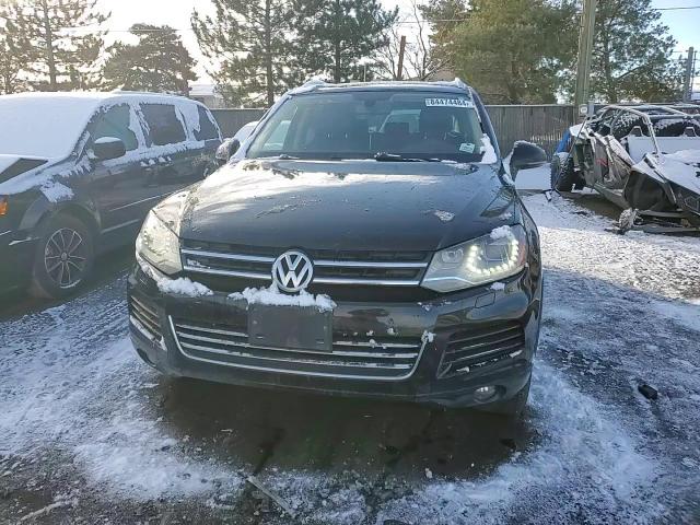 2014 Volkswagen Touareg V6 Tdi VIN: WVGEP9BP4ED005567 Lot: 84474484