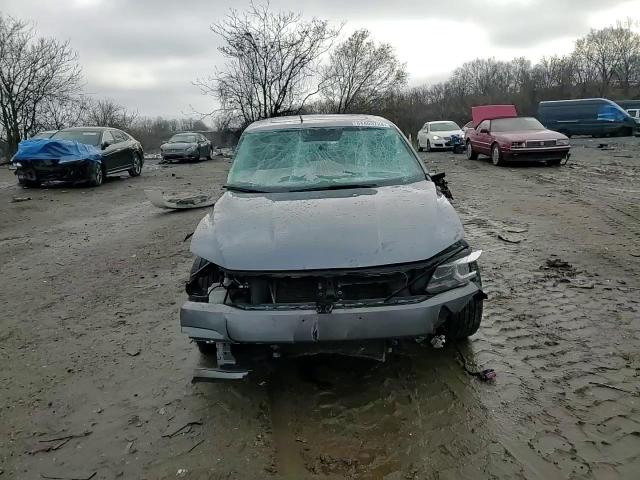 2018 Volkswagen Passat - Image 11
