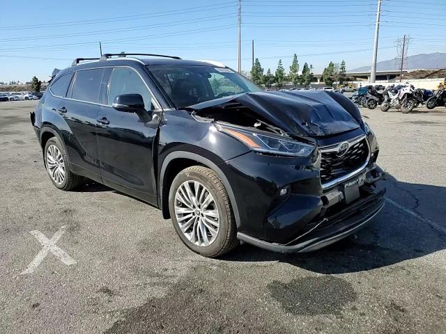 2022 Toyota Highlander - Image 12