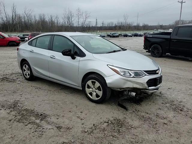 2018 Chevrolet Cruze - Image 13