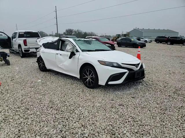 2022 Toyota Camry - Image 11