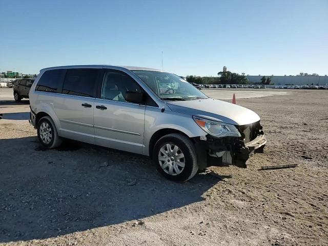 2010 Volkswagen Routan - Image 12