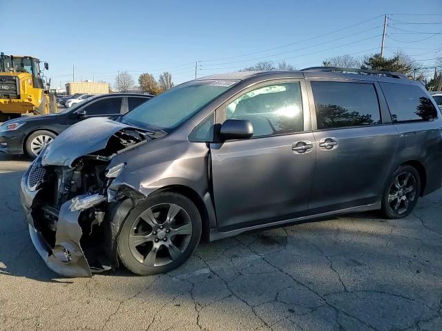2016 Toyota Sienna - Image 12