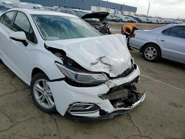2017 Chevrolet Cruze - Image 10