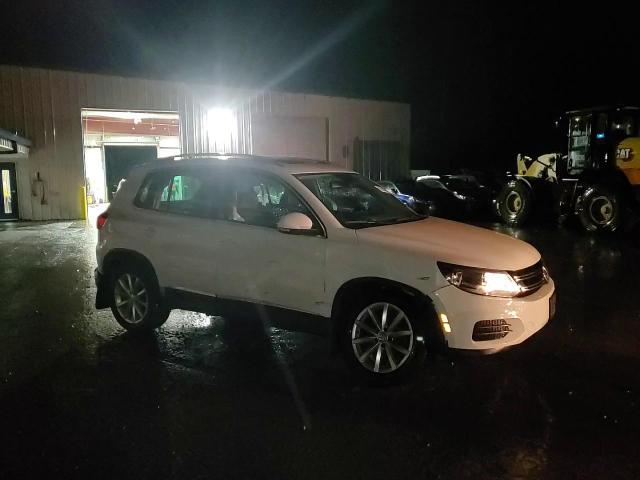 2017 Volkswagen Tiguan - Image 11