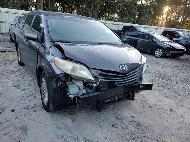 2013 Toyota Sienna - Image 11